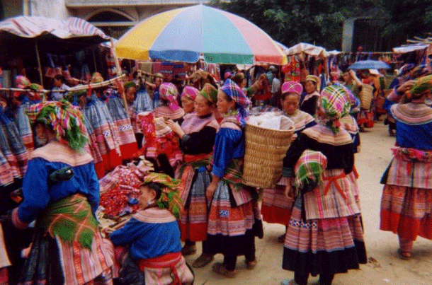 1 jour visite le marche de Bac Ha