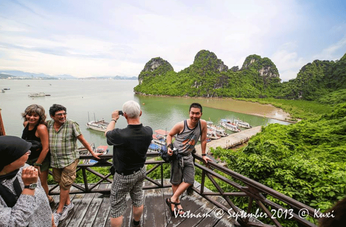 Une Journée  voyage à la baie d‘Halong